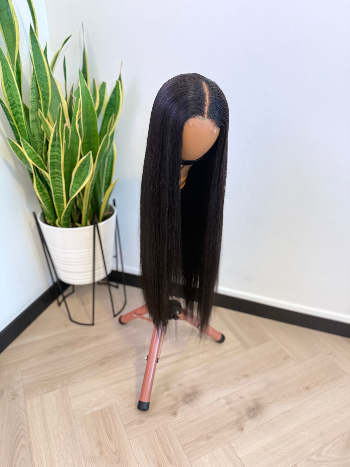 STRAIGHT HAIR